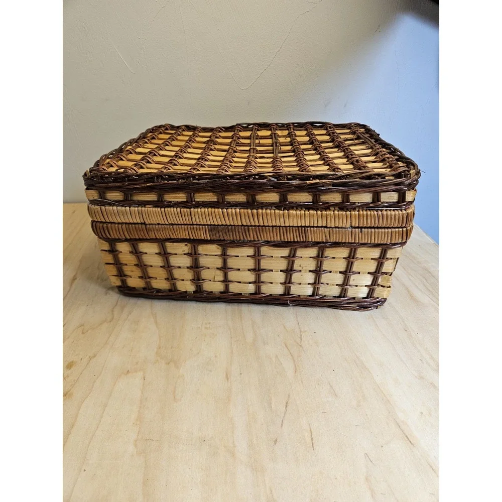 Elizabeth Arden Wicker Picnic Basket Set 4 Plates Tumblers Flatware Napkins Vtg
